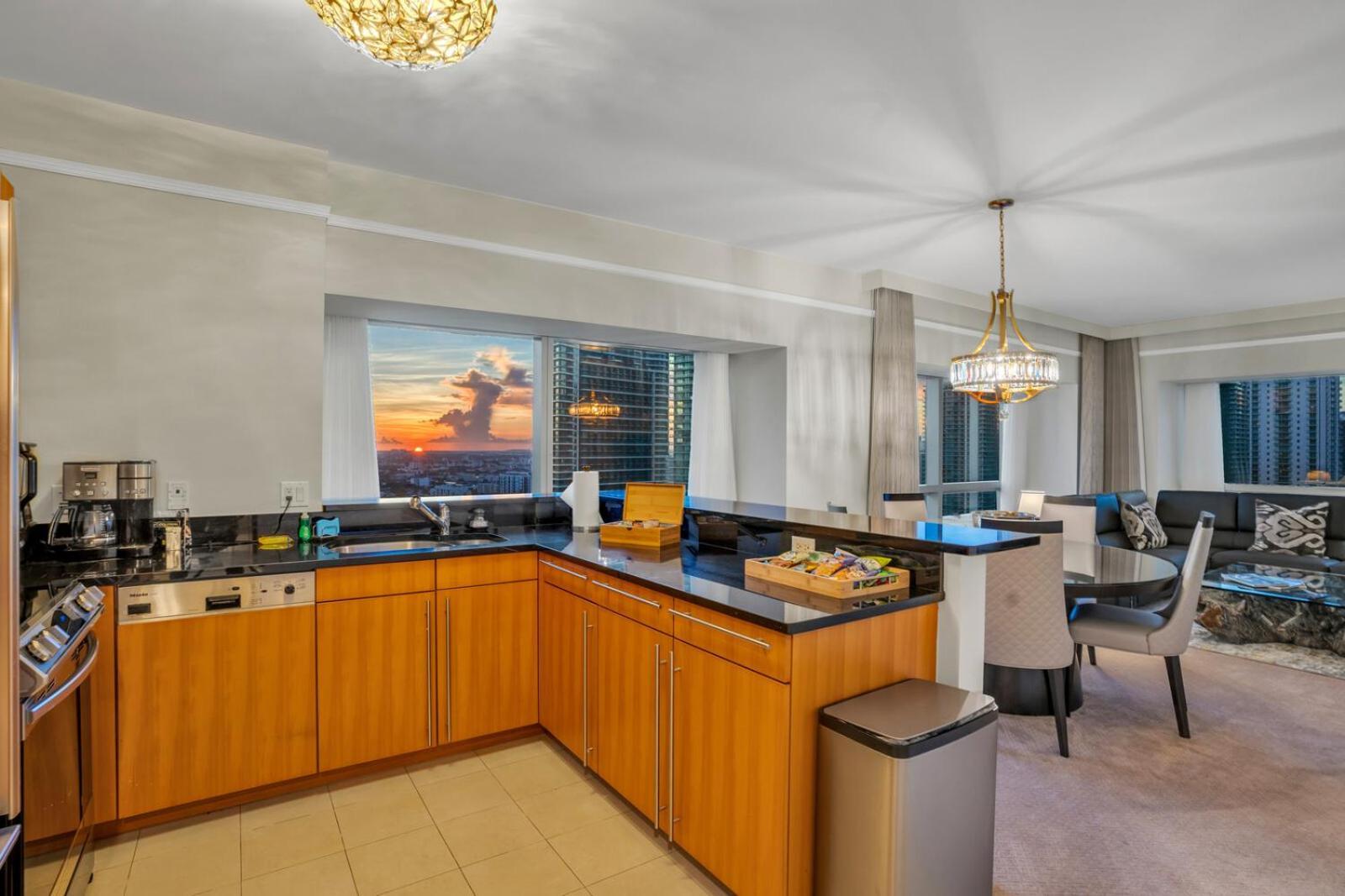 Spacious 2 Bedroom 2 Bath & Studio Suites In The Four Seasons Hotel Miami High Floors Pokój zdjęcie